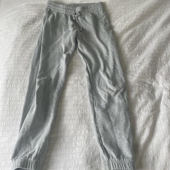 Grey TNA Aritzia Sweatpants - Picture 4 of 4